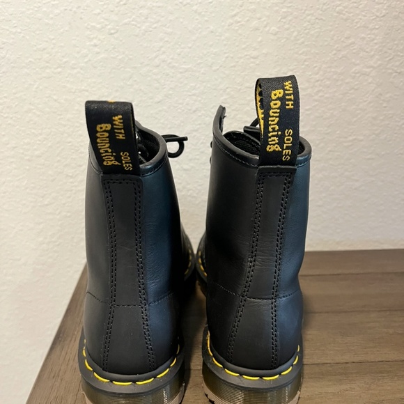 Men's Dr. Martens Slip Resistant Steel Toe Boots Size 9 - Picture 3 of 5